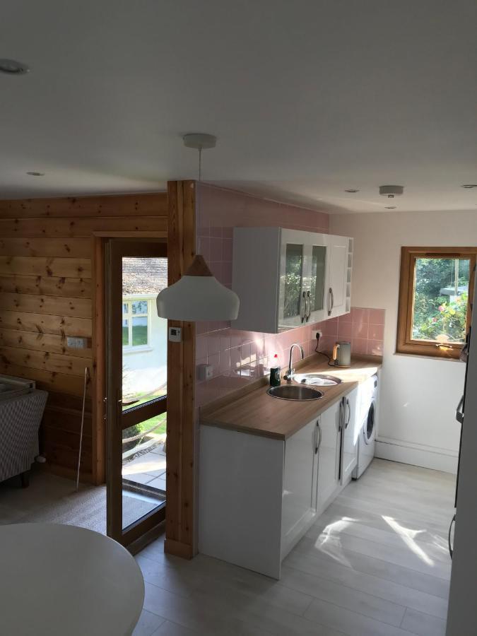 Winnie'S Corner - Self Contained Within The Grounds Of Another Property, In An Idyllic Wooded Setting Carlyon Bay Exteriör bild